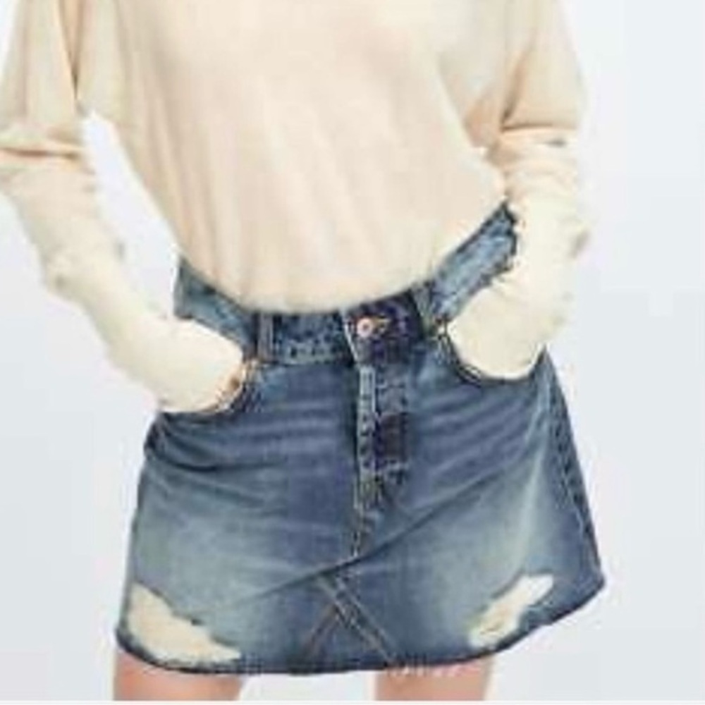 ZARA Denim Distressed Mini Skirt, Size XS, Button Fly, Raw Hem, Fraying, EUC
